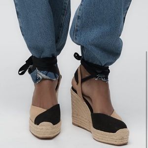 Lace-up Wedge Shoes - tan & black